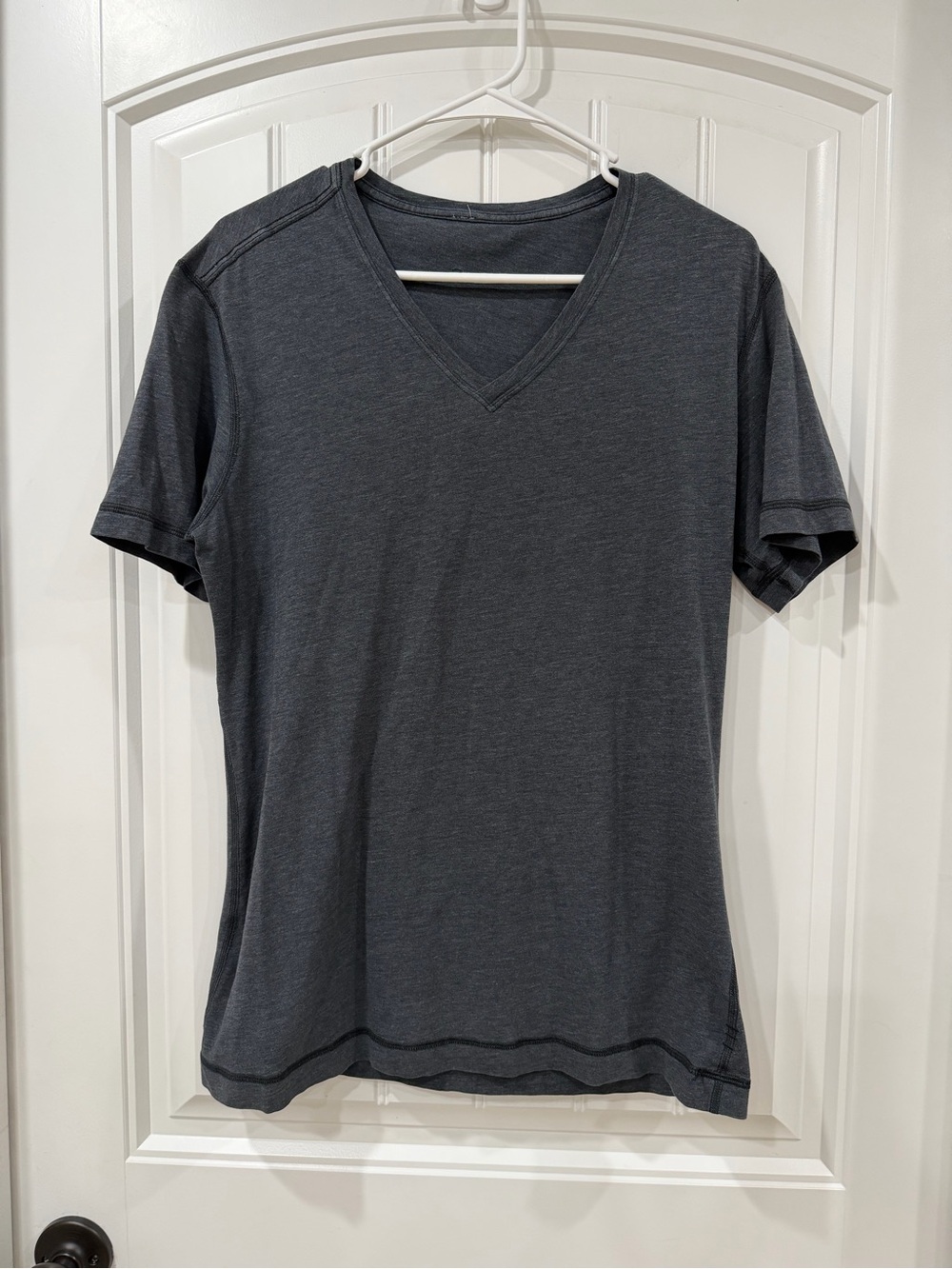 EUC lululemon athletica Men's Dark Gray V-Neck Short Sleeve Tee